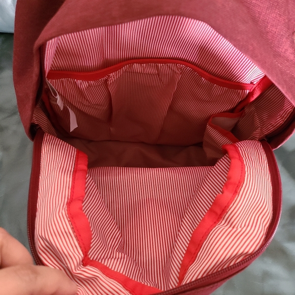 Herchel backpack - Picture 2 of 2